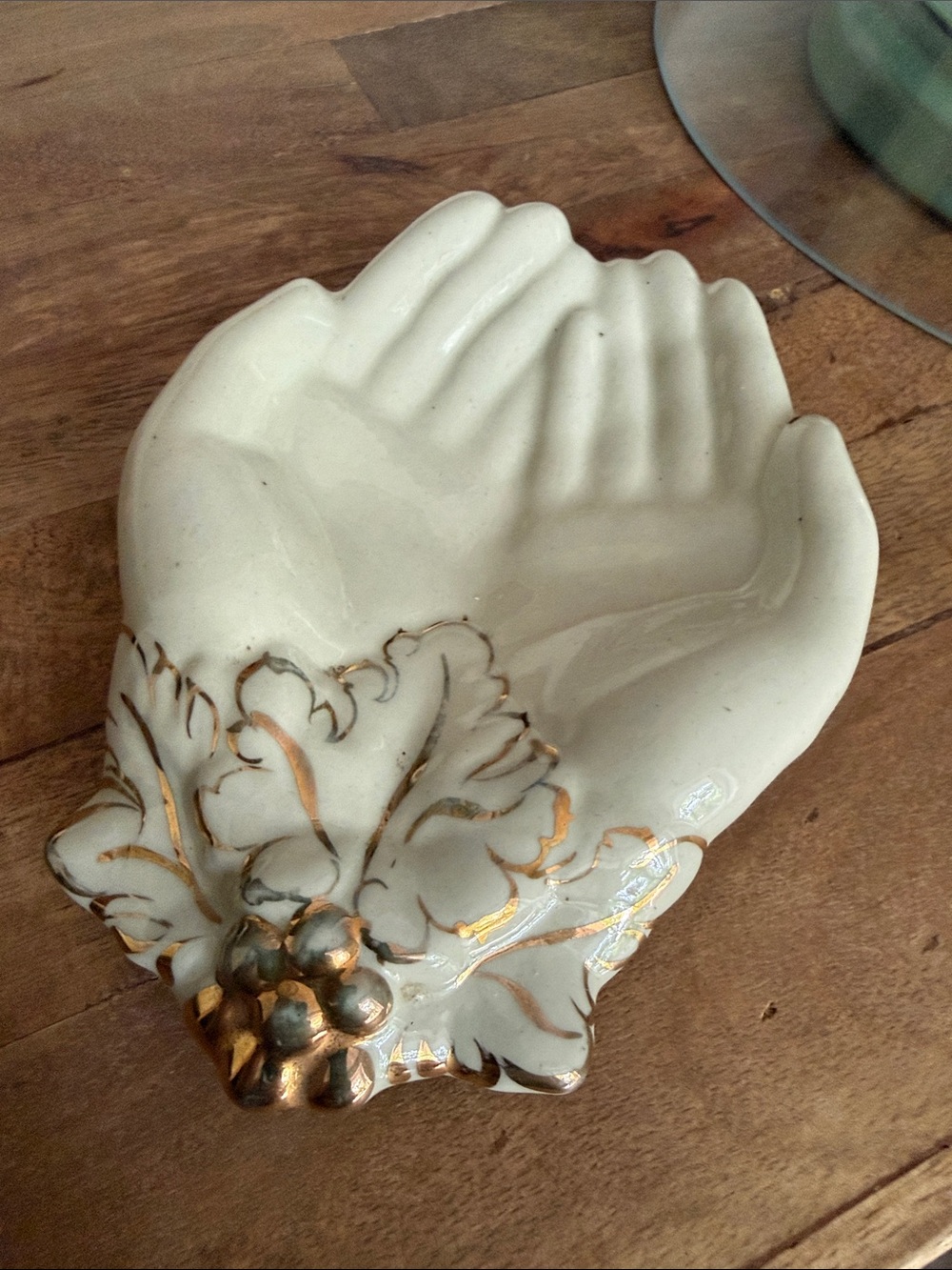 Porcelain Cupped Hands Dish with Gold Accents - Cream